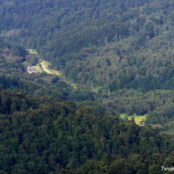 wetlinska2005c Widok spod Przełęczy Orłowicza na Suche Rzeki. Na polance z prawej nieistniejąca baza harcerska Ostoja, 2005 (foto: P. Szechyński)