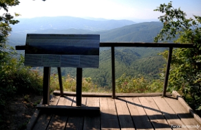 riaba2012j Riaba Skała, urwisko, stary taras widokowy, 1167 m n.p.m. (foto: P. Szechyński)