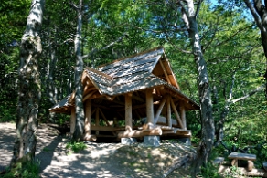 riaba2012n Przełęcz pod Czerteżem, schron BdPN (foto: P. Szechyński)