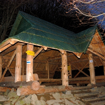 tarnica2011i Tarnica, wiata BdPN przy szlaku z Wołosatego (foto: P. Szechyński)