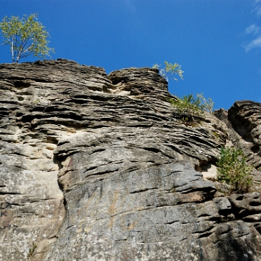 Kamień Leski pomnik przyrody nieożywionej zbudowany z piaskowca krośnieńskiego