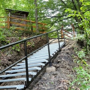 hylaty_mp Wodospad Szepit na Hylatym, nowe schody tuż po oddaniu, 2014 (foto: M. Piela)