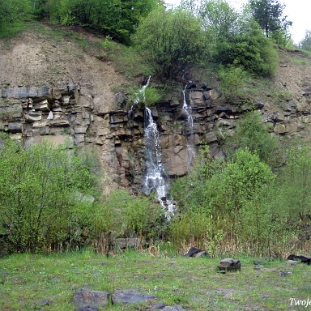 komancza2005a Komańcza, nieistniejący obecnie wodospad w nieczynnym wówczas kamieniołomie, 2005 (foto: P. Szechyński)