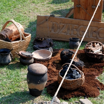 komancza2012b Komańcza, pokazowa produkcja dziegciu, 2012 (foto: P. Szechyński)