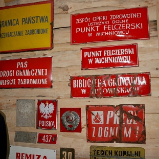 muzhist2017p Czarna Górna, Muzeum Historii Bieszczad, tablice z okresu PRL, 2017 (foto: P. Szechyński)