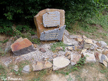 Obelisk, jeden z punktów tzw. dróżki prymasa