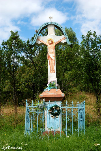 Rusk, krzyż przydrożny