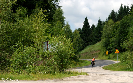 Przełęcz Wyżna, granica Gmin Cisna i Komańcza