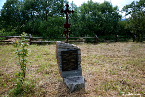 cmentarz w dźwiniaczu, nagrobek Marii Pierożek