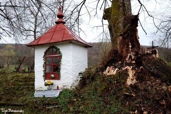 Kapliczka w Kielczawie obok cmentarza i miejsca po cerkwi