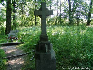 Cmentarz obok cerkwi w Smolniku