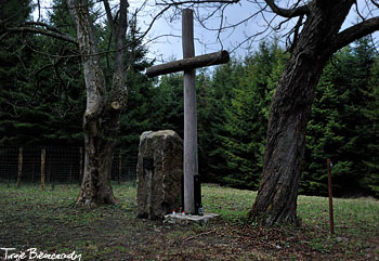 Brenzberg, krzyż i obelisk