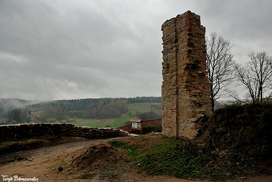 ruiny klasztoru w zagórzu