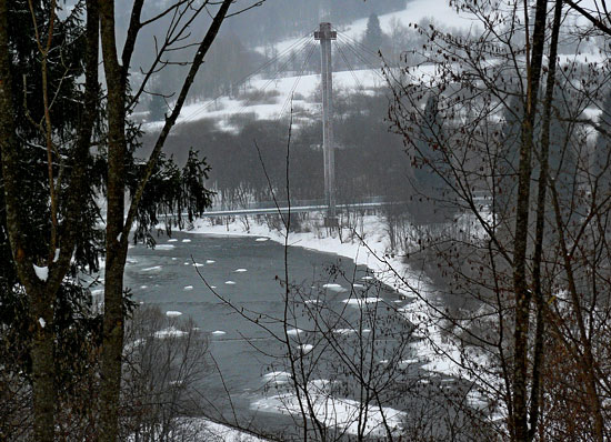 Most wiszący w Dwerniczku, zima 2013