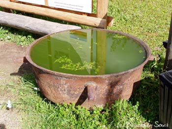 Bukowiec. Kadź z dawnej potaszni